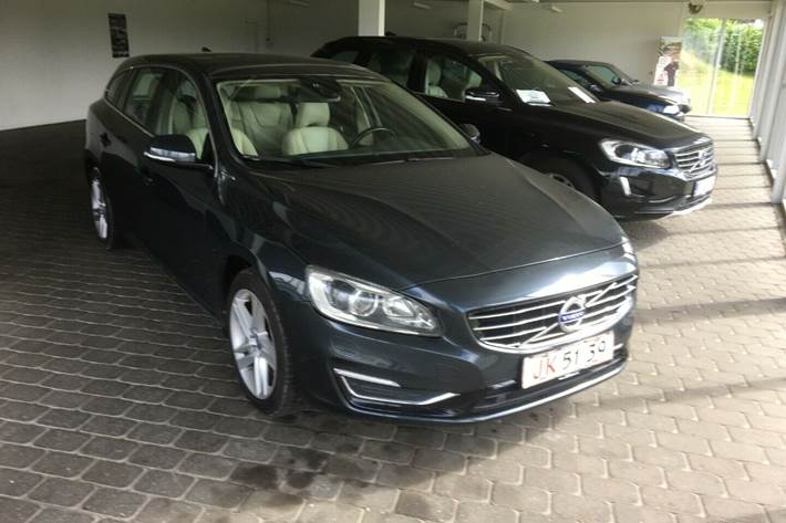 Grå Volvo V60 fra 2014