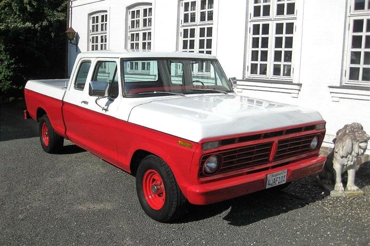 Rød Ford F-150 fra 1977