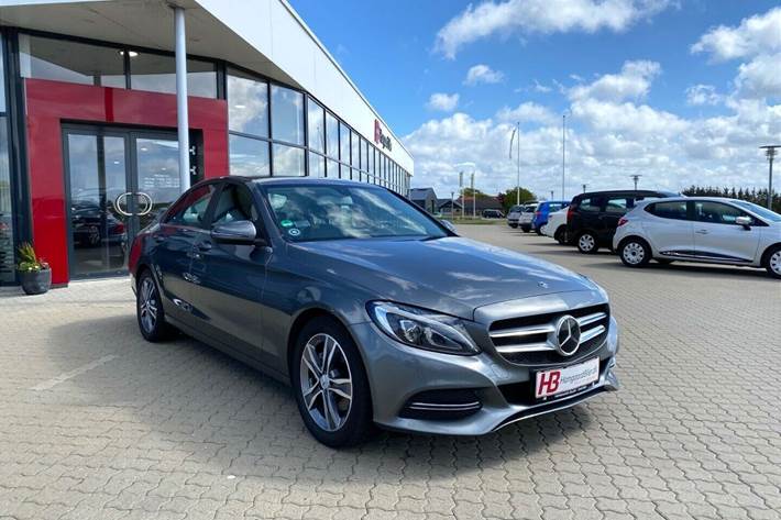 Grå Mercedes C220 d fra 2017