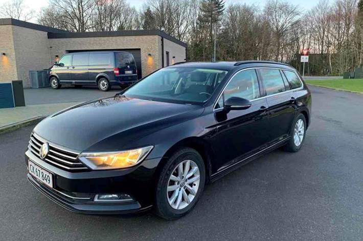 Sort VW Passat fra 2015