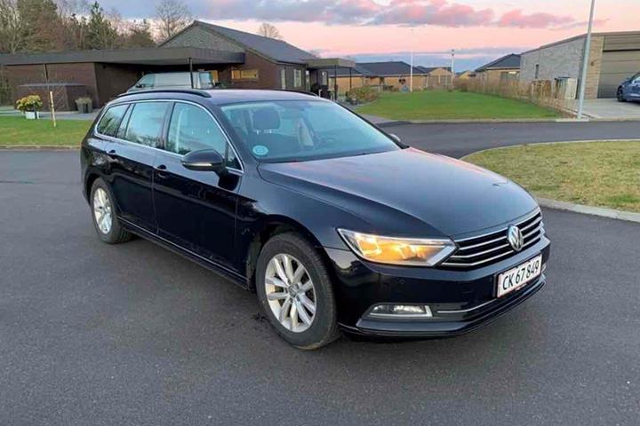 Sort VW Passat fra 2015