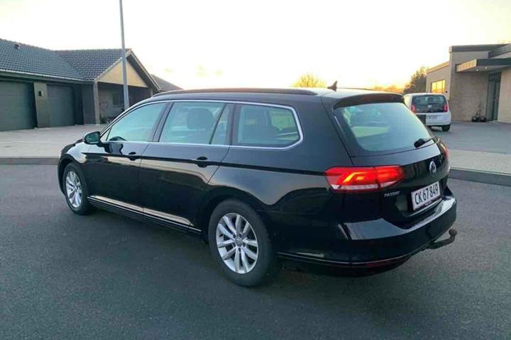 Sort VW Passat fra 2015