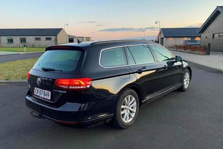 Sort VW Passat fra 2015