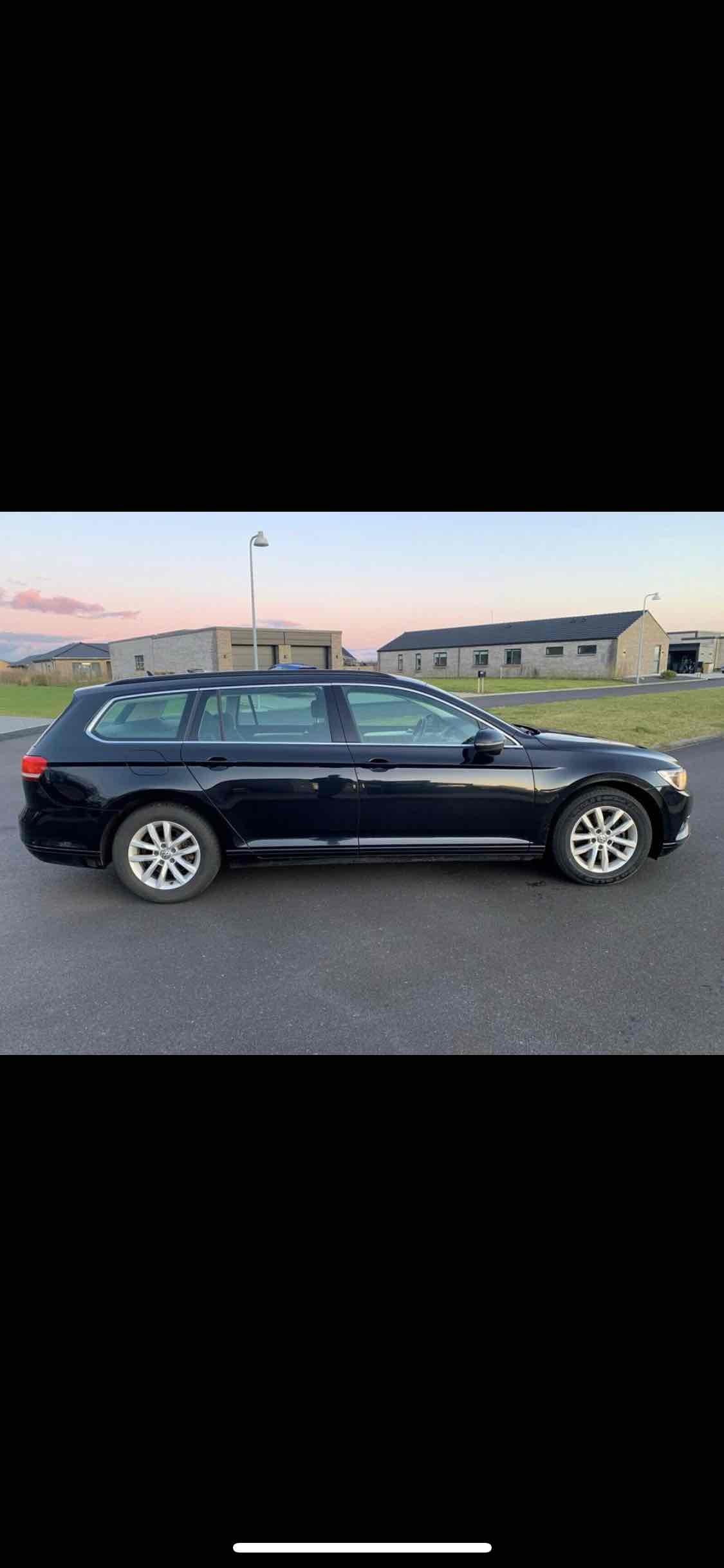 Sort VW Passat fra 2015