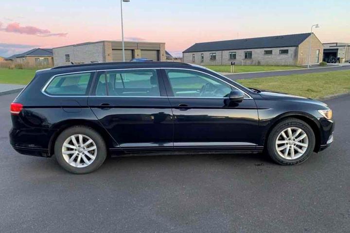 Sort VW Passat fra 2015