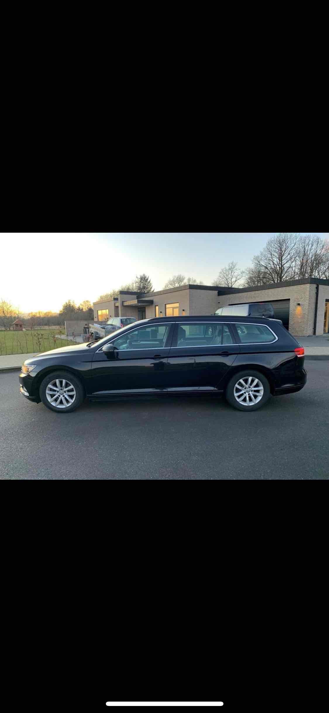 Sort VW Passat fra 2015