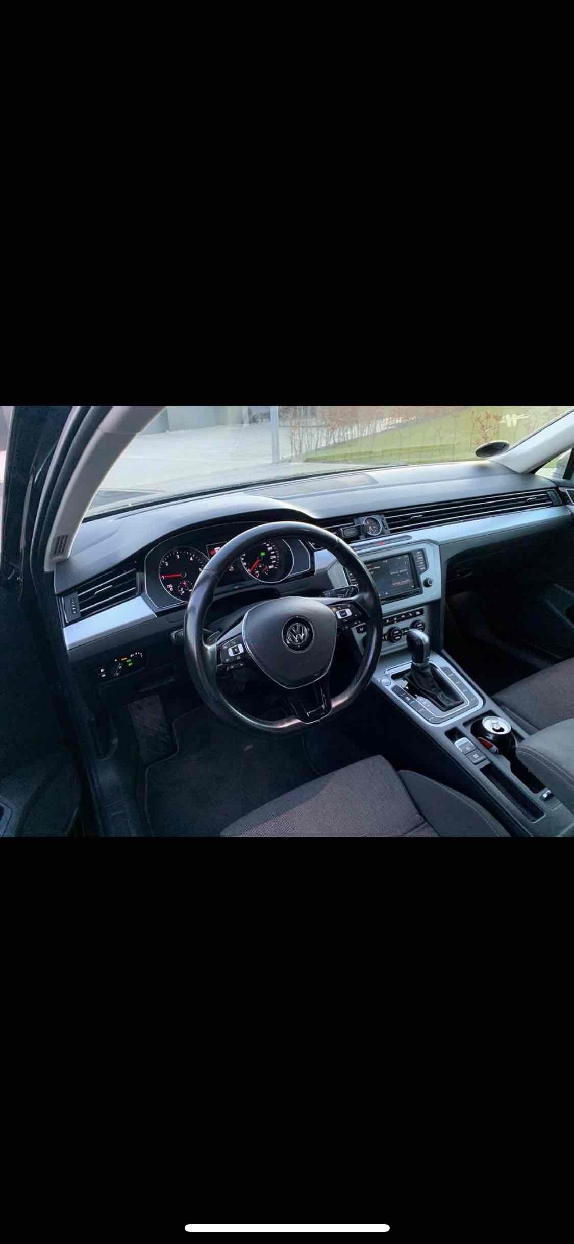 Sort VW Passat fra 2015