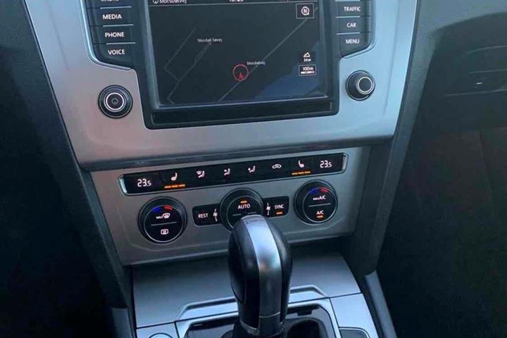 Sort VW Passat fra 2015