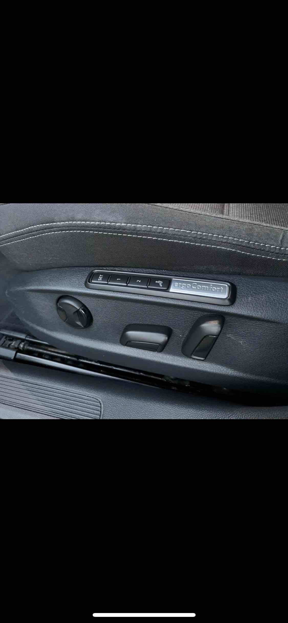 Sort VW Passat fra 2015