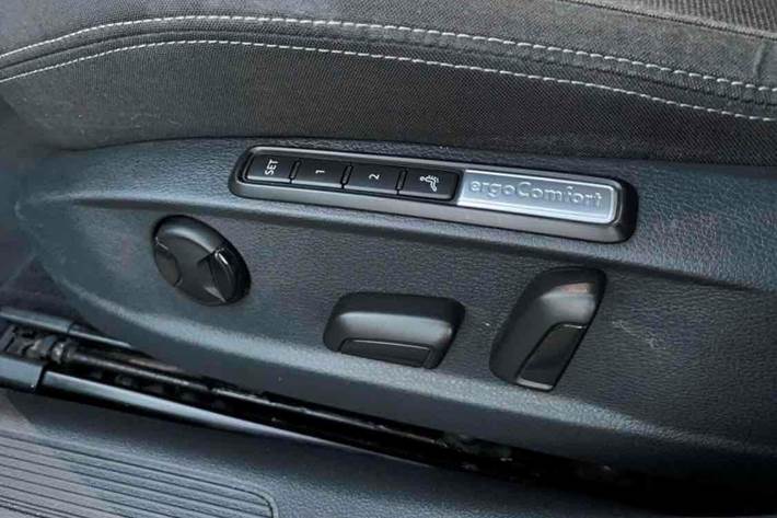 Sort VW Passat fra 2015