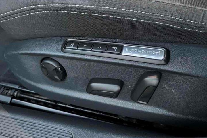 Sort VW Passat fra 2015