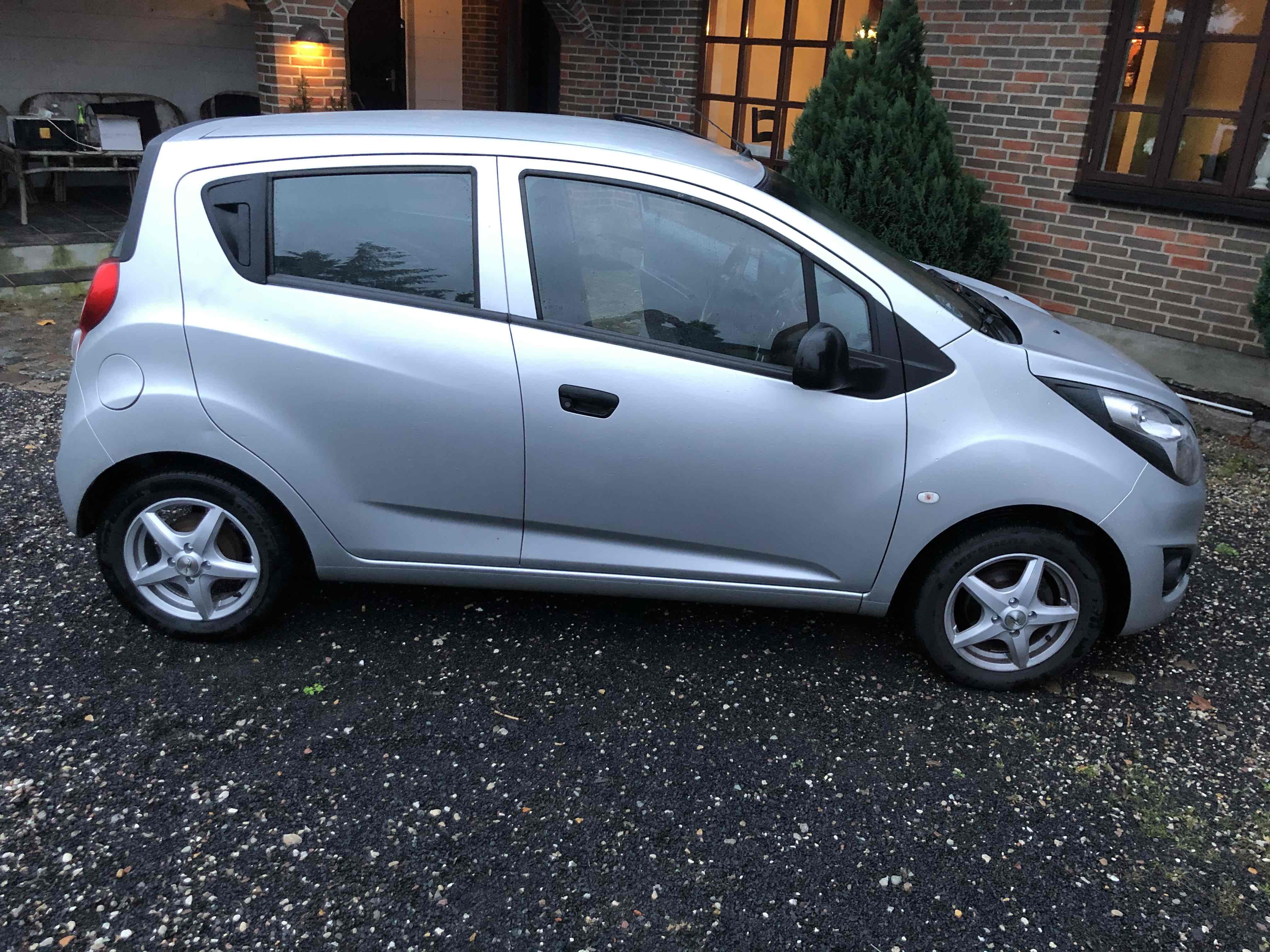 Sølv Chevrolet Spark fra 2014