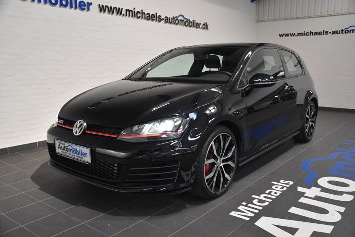 Grå VW Golf VII fra 2017