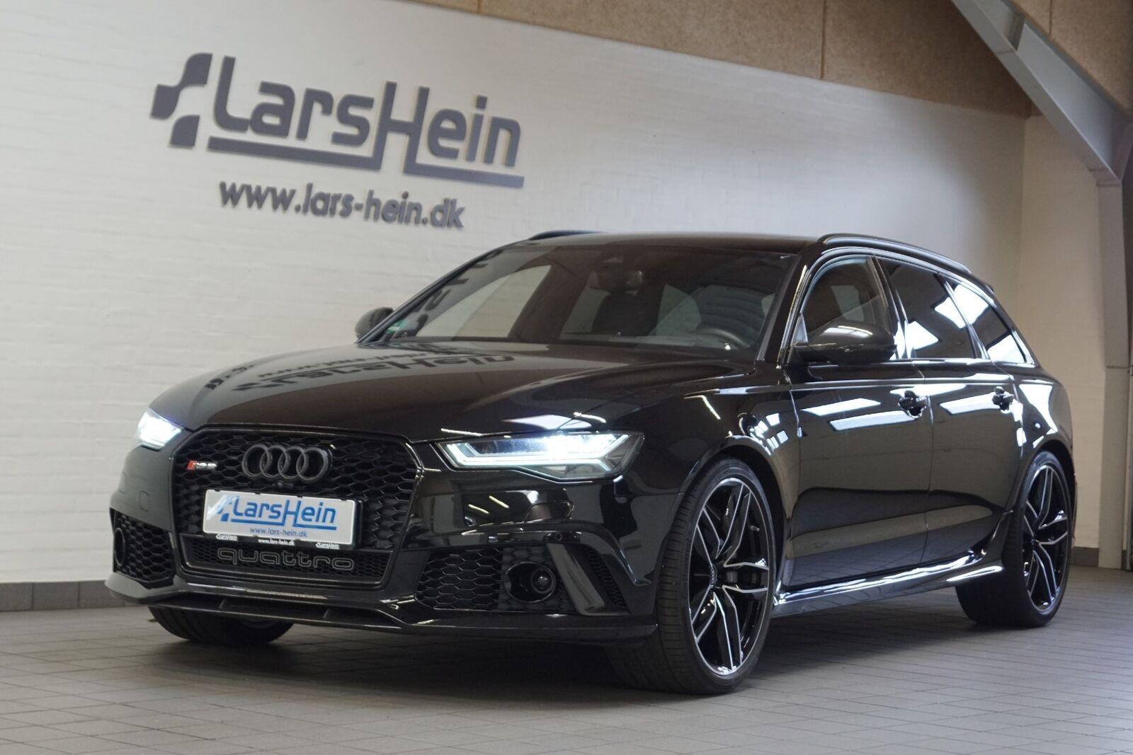 Grå Audi RS6 fra 2016