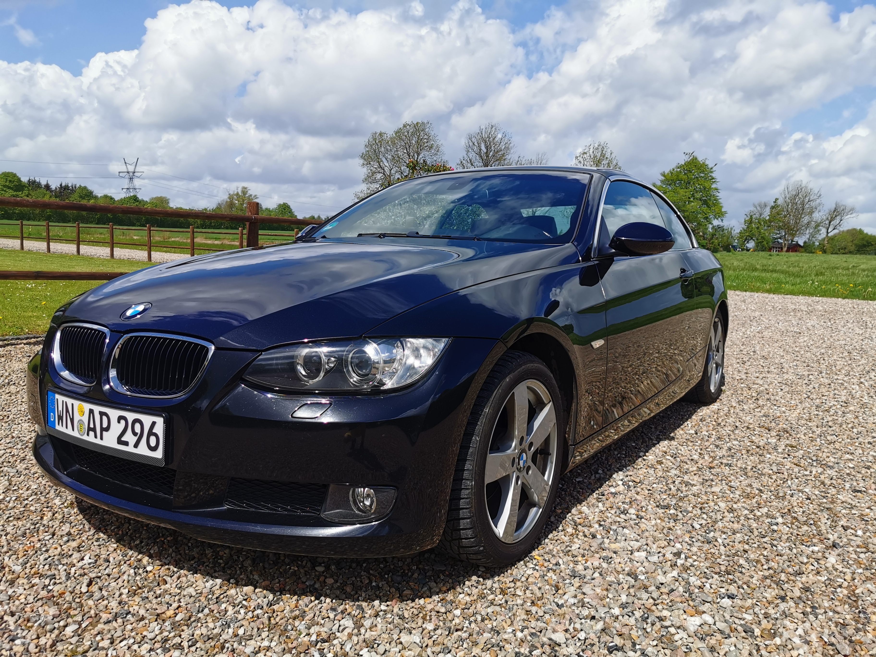Sort BMW 320 Cabriolet fra 2009