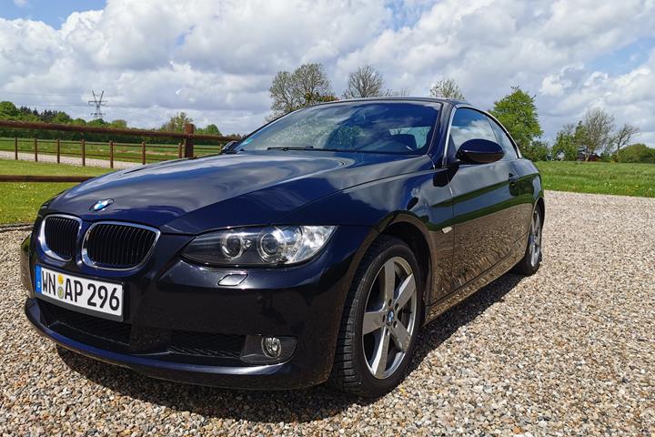 Sort BMW 320 Cabriolet fra 2009