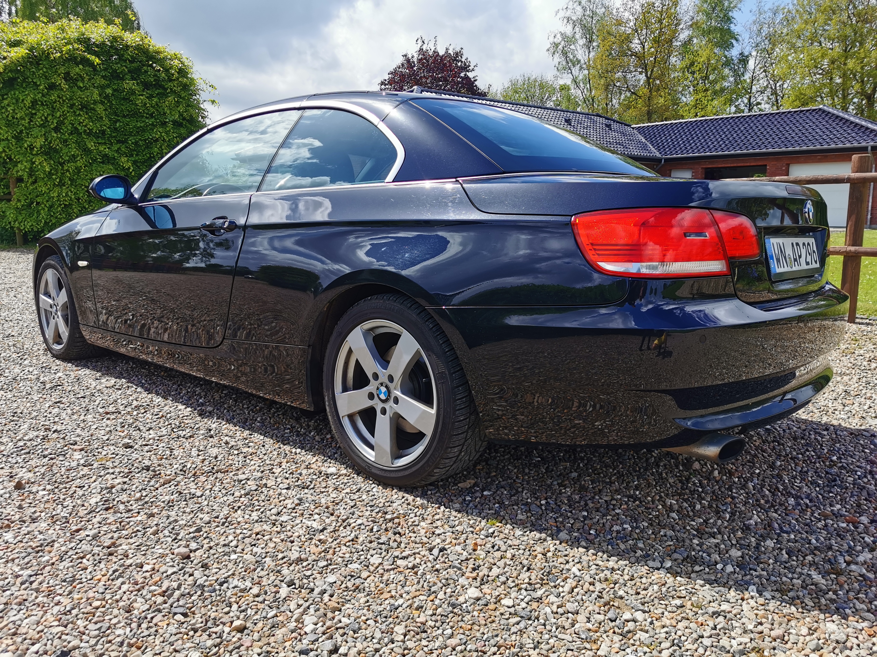 Sort BMW 320 Cabriolet fra 2009