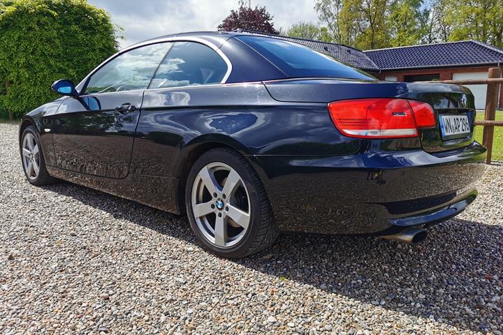 Sort BMW 320 Cabriolet fra 2009