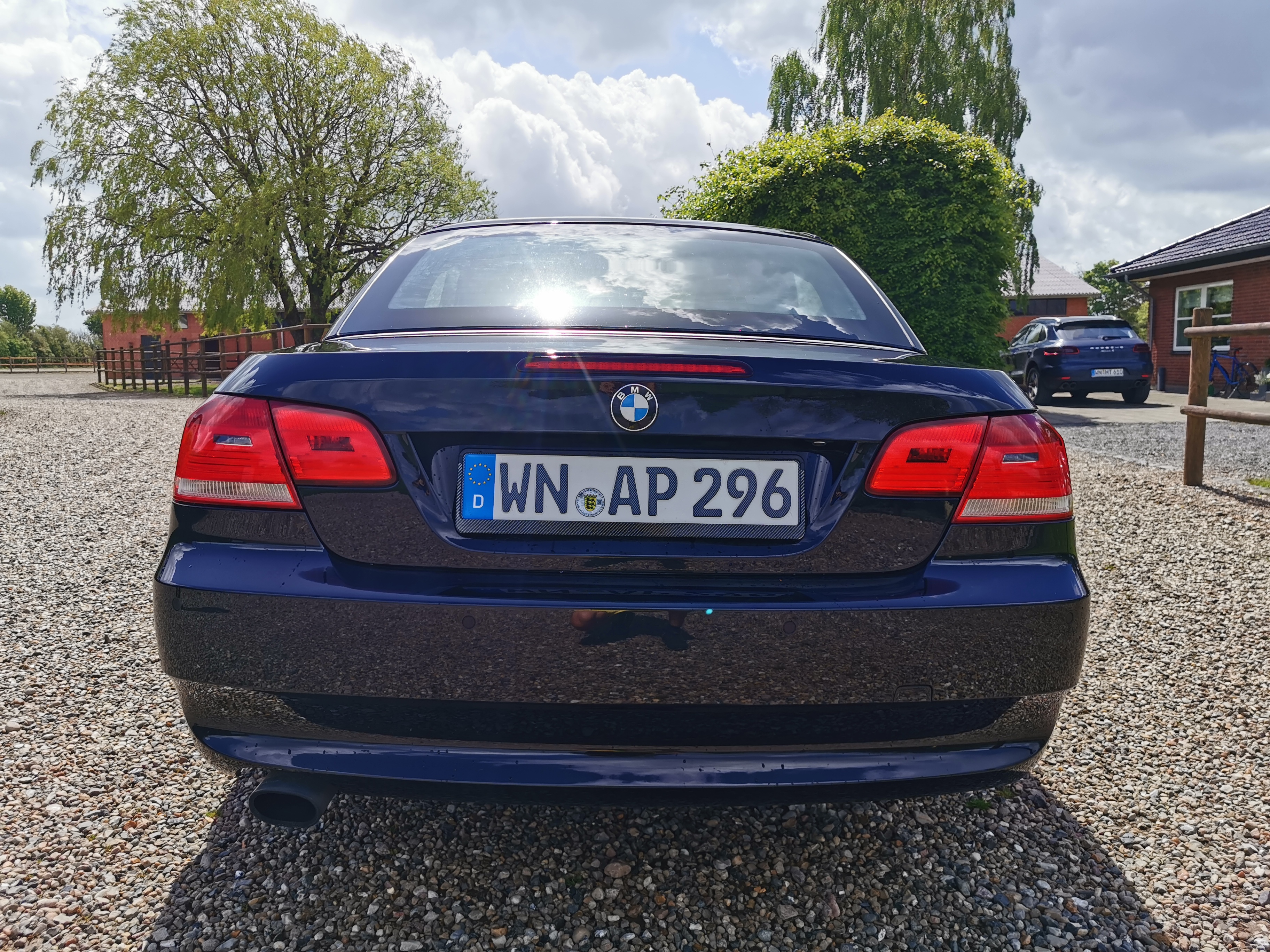 Sort BMW 320 Cabriolet fra 2009