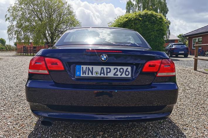 Sort BMW 320 Cabriolet fra 2009