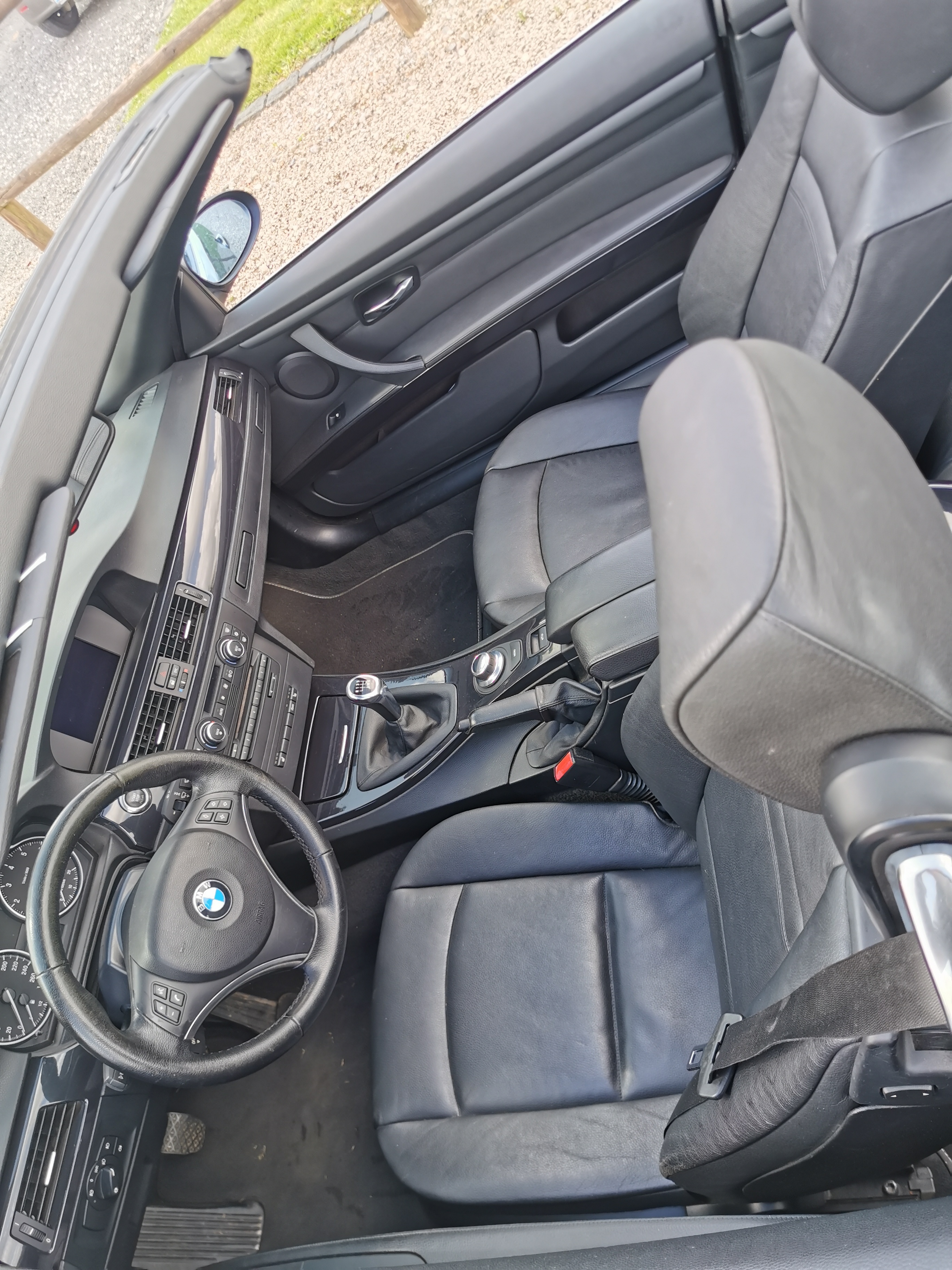 Sort BMW 320 Cabriolet fra 2009