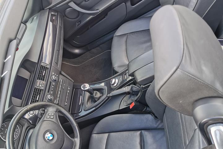 Sort BMW 320 Cabriolet fra 2009