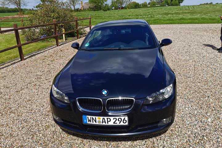 Sort BMW 320 Cabriolet fra 2009