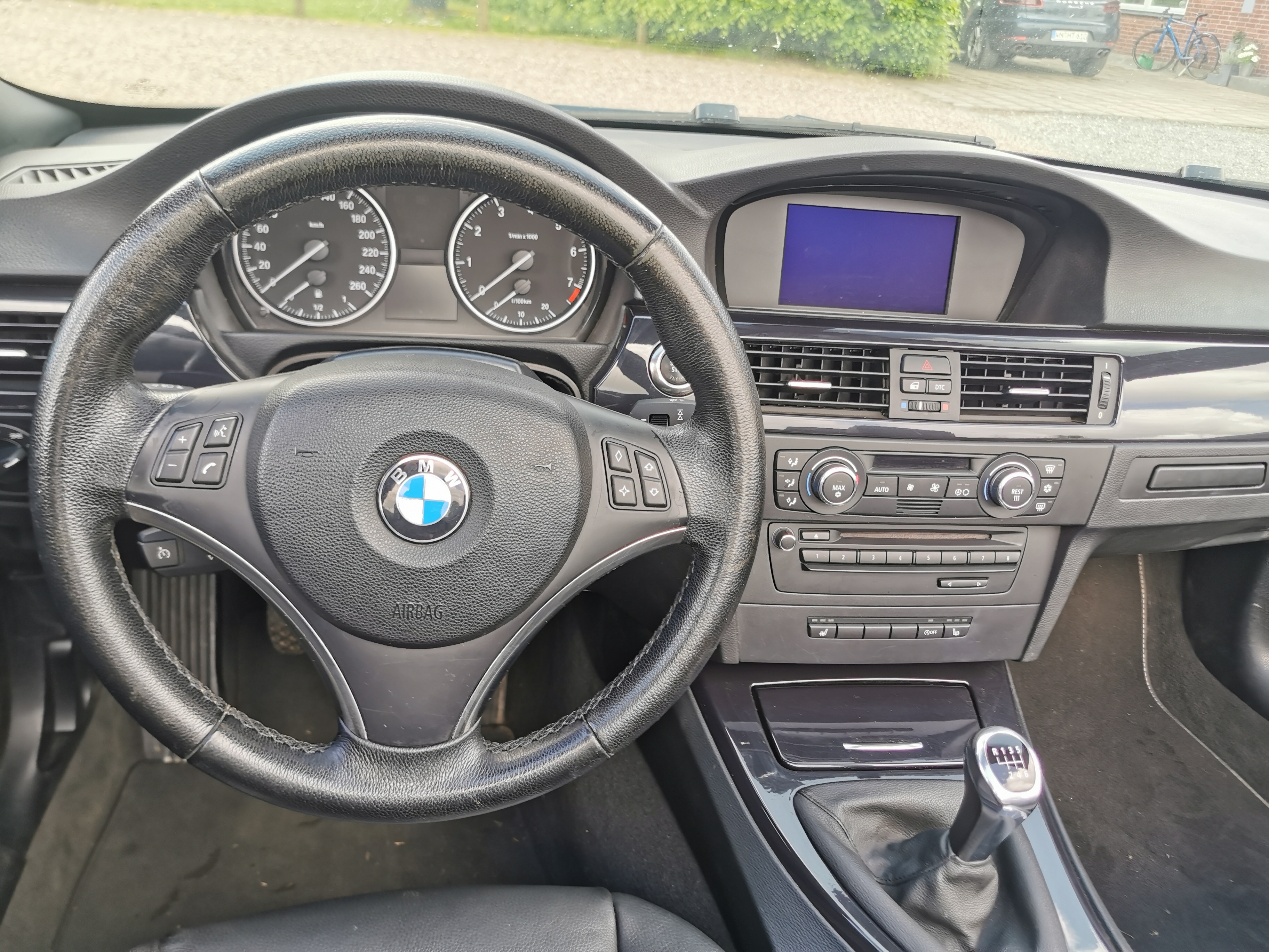 Sort BMW 320 Cabriolet fra 2009