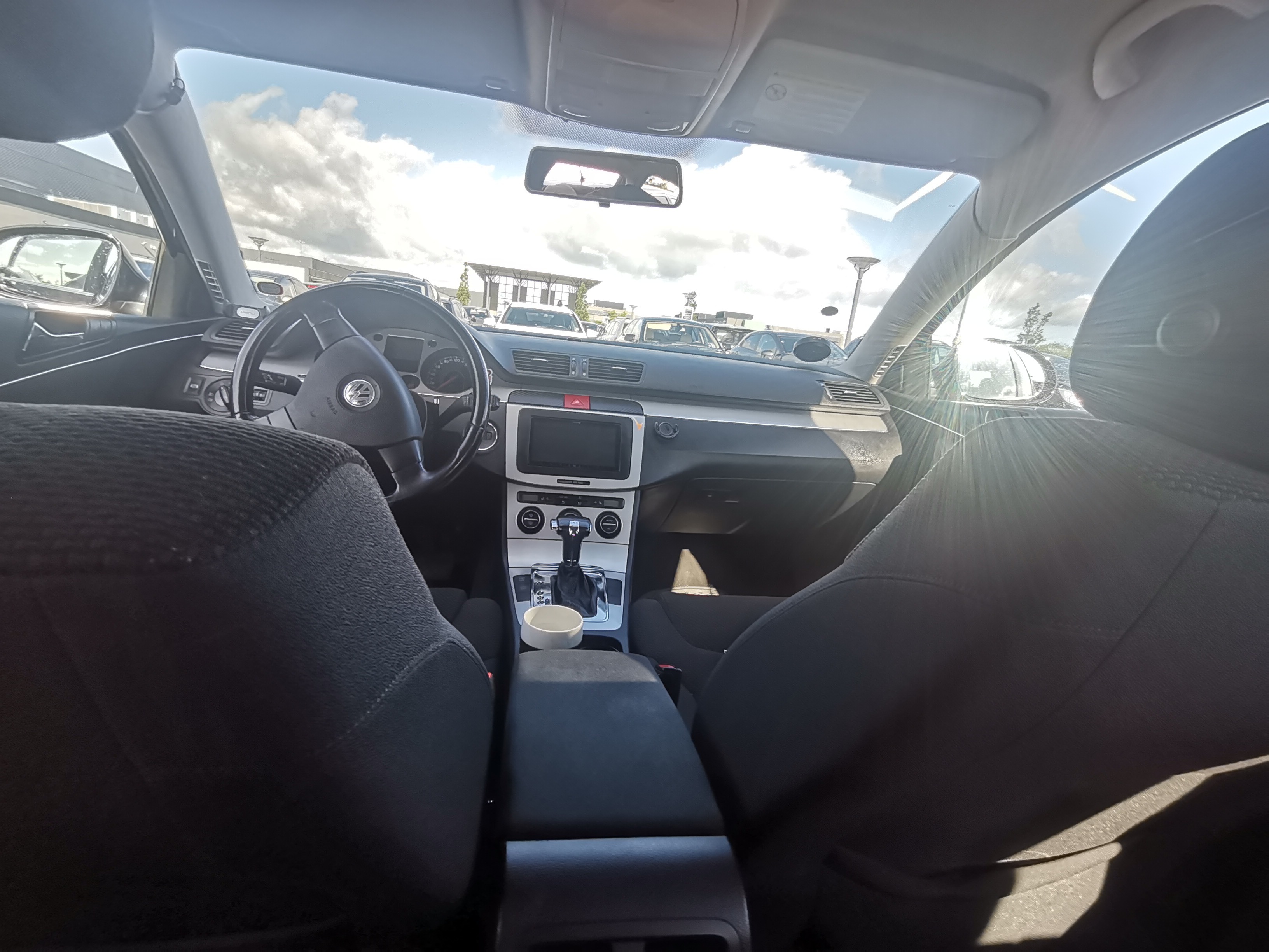 Sort VW Passat fra 2009