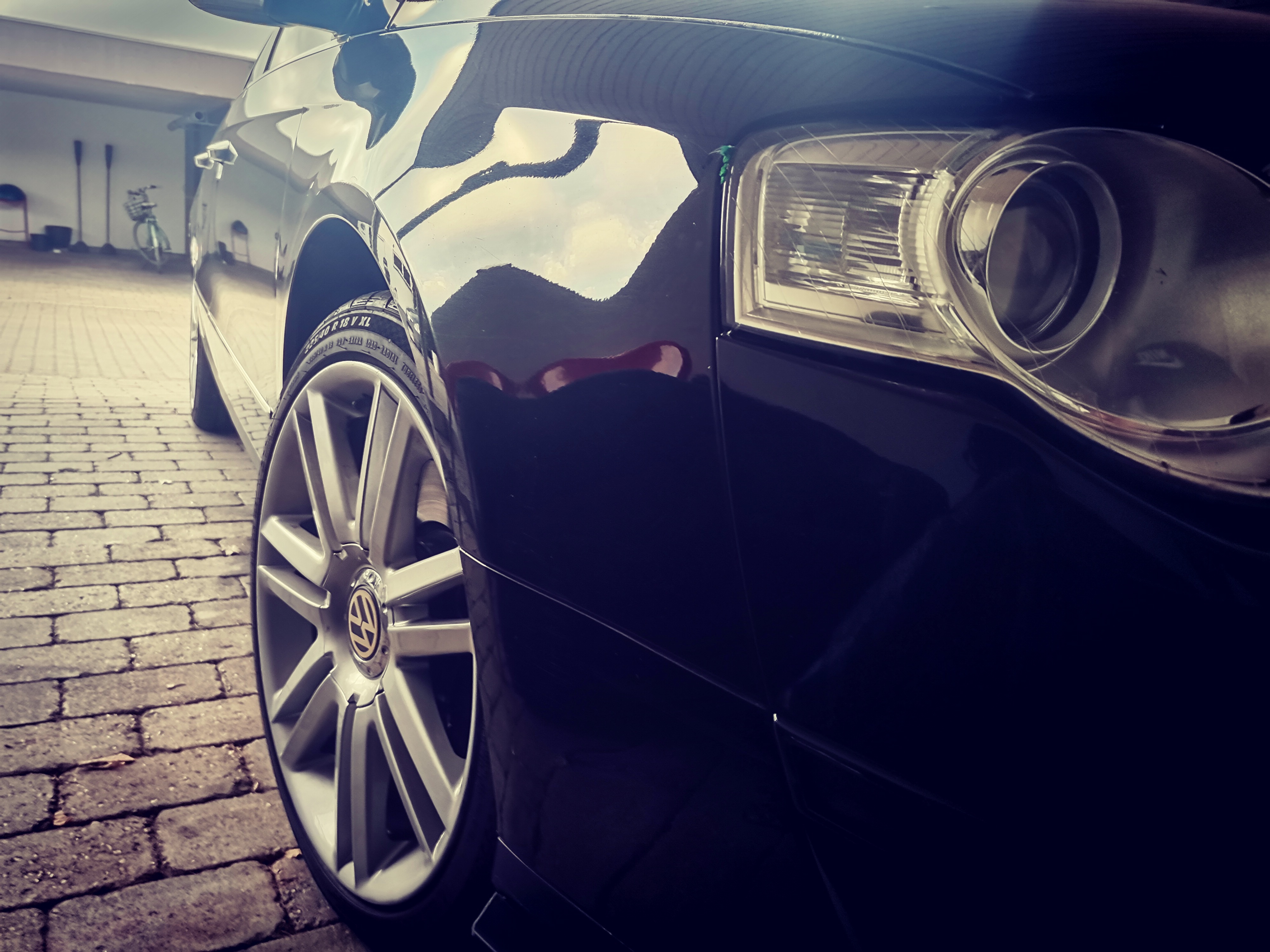 Sort VW Passat fra 2009