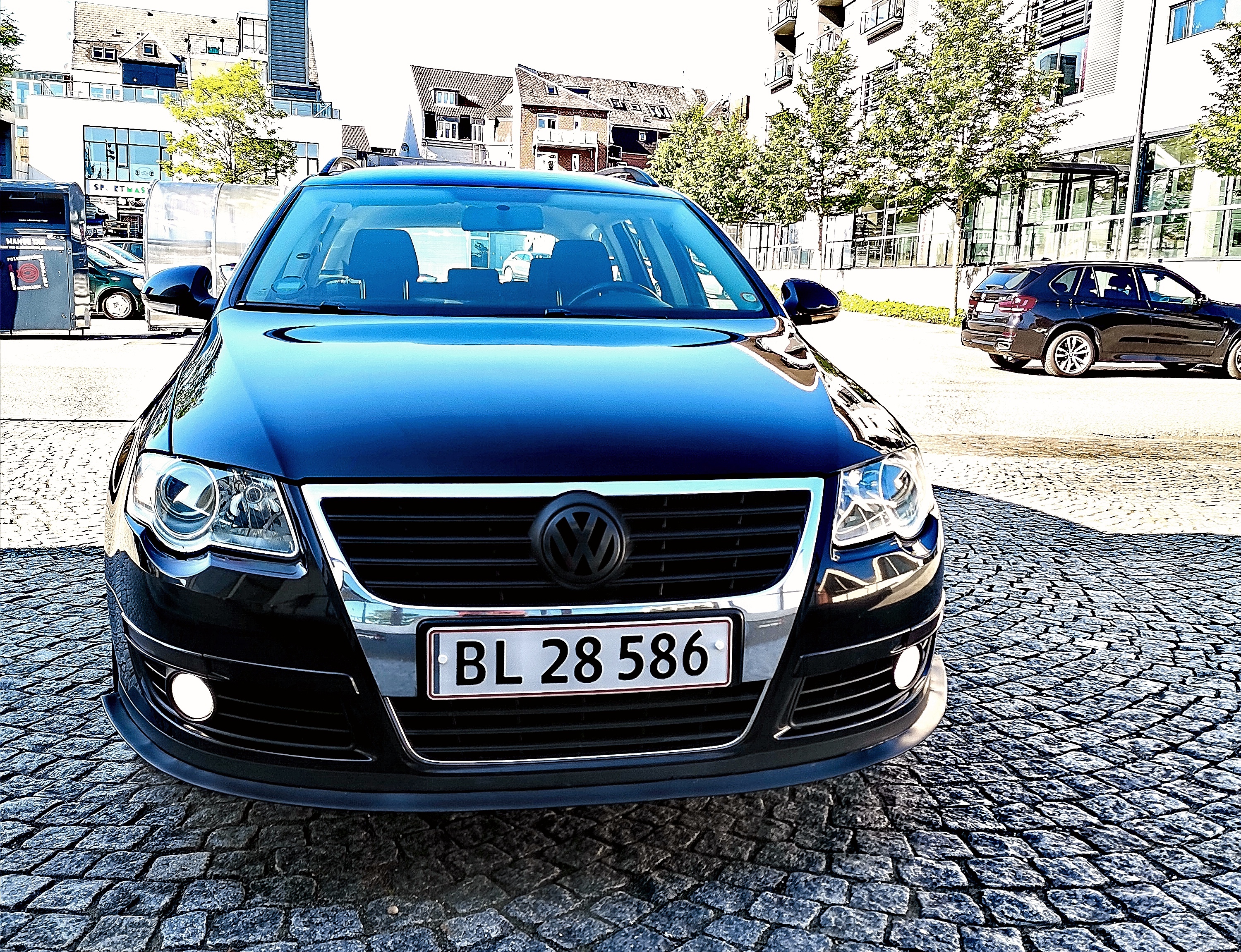 Sort VW Passat fra 2009