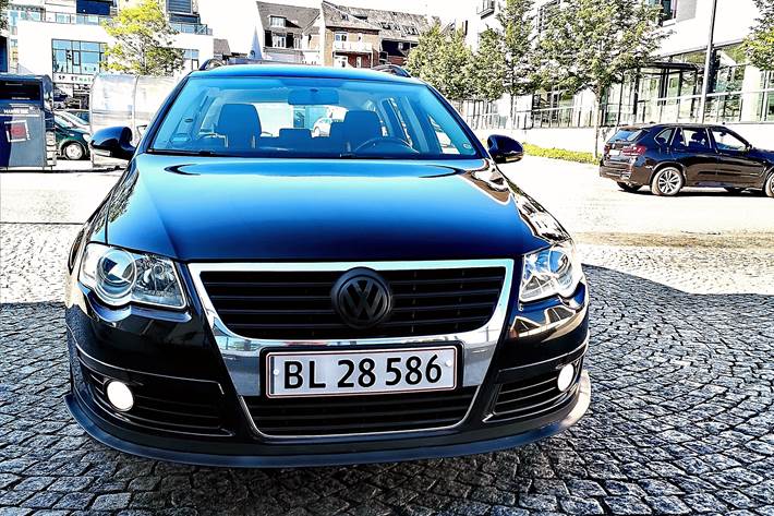 Sort VW Passat fra 2009