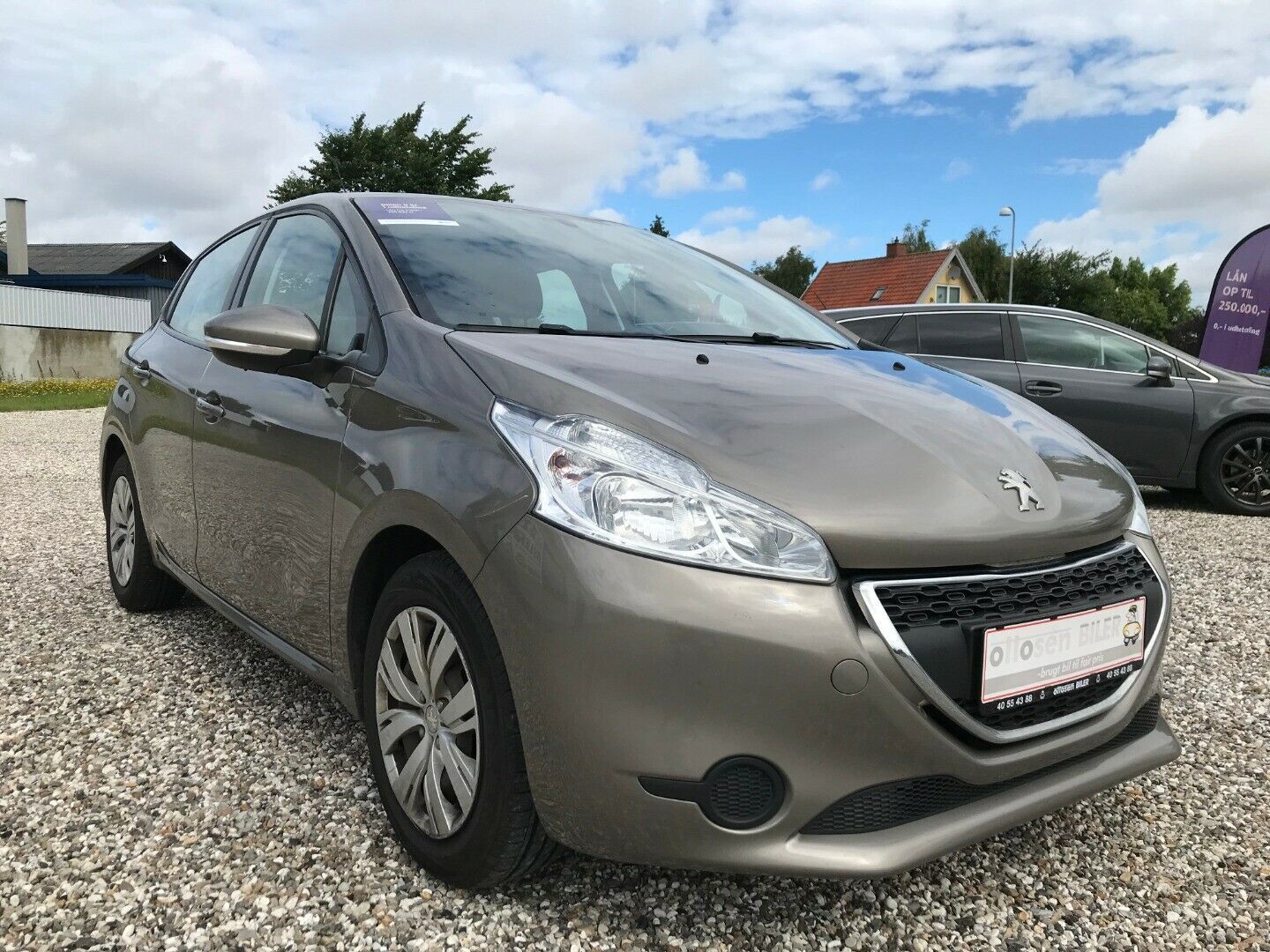 Grå Peugeot 208 fra 2012