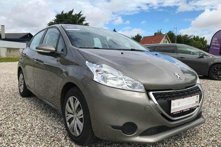 Grå Peugeot 208 fra 2012