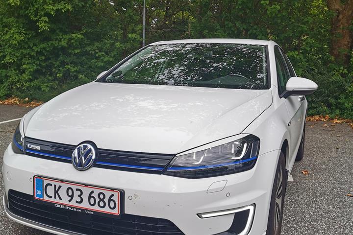 Hvid VW e-Golf VII fra 2016