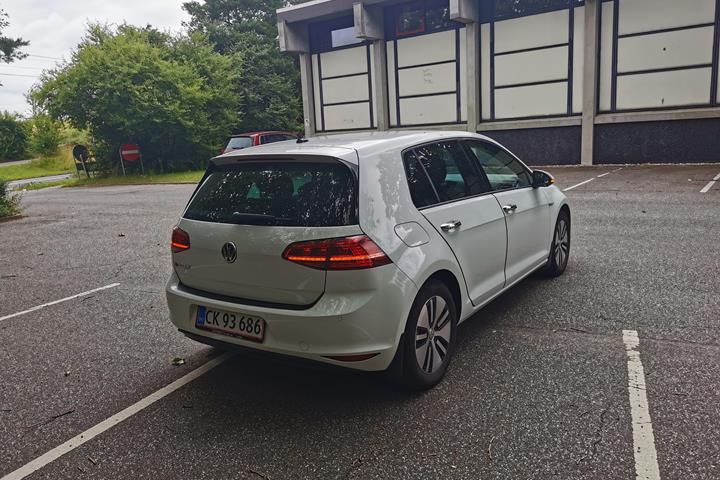 Hvid VW e-Golf VII fra 2016