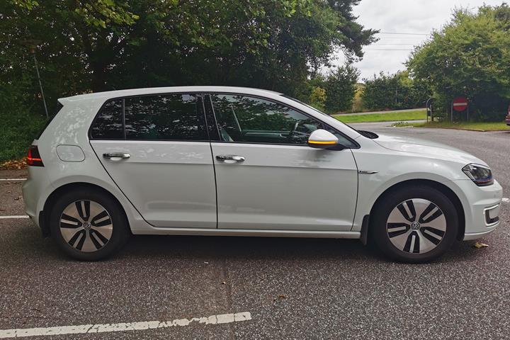 Hvid VW e-Golf VII fra 2016