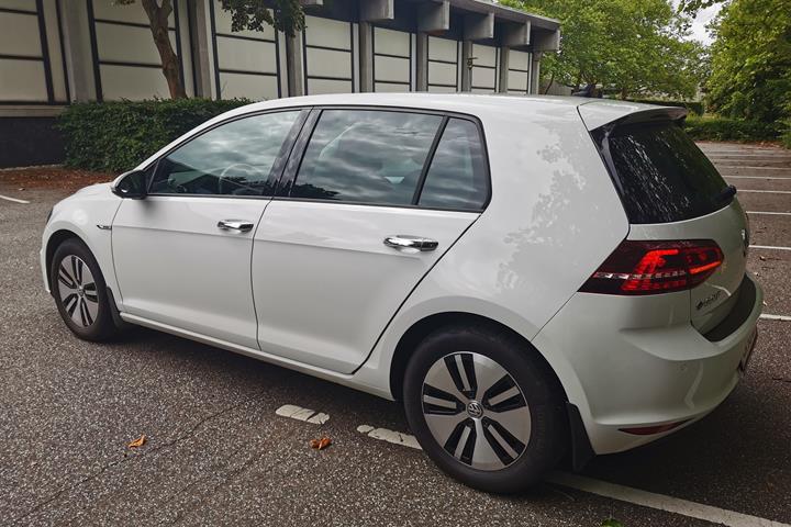 Hvid VW e-Golf VII fra 2016