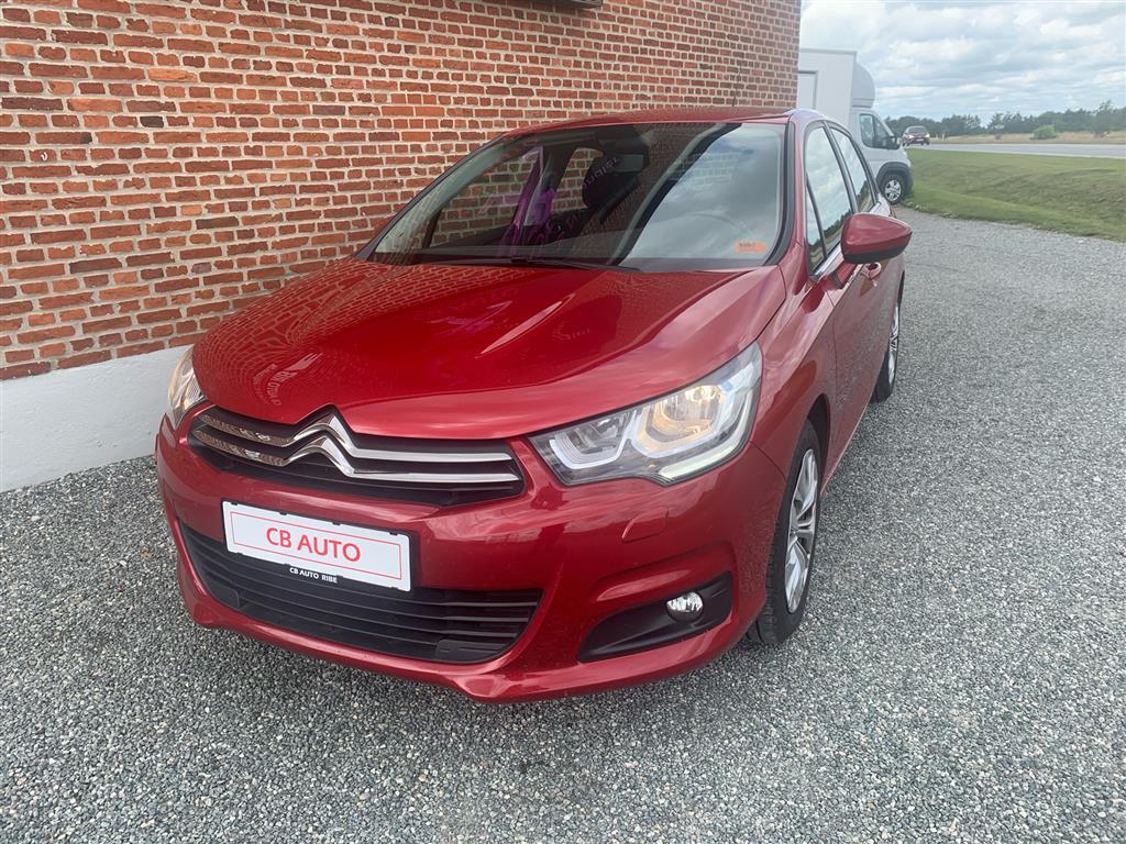 Rød Citroën C4 fra 2015