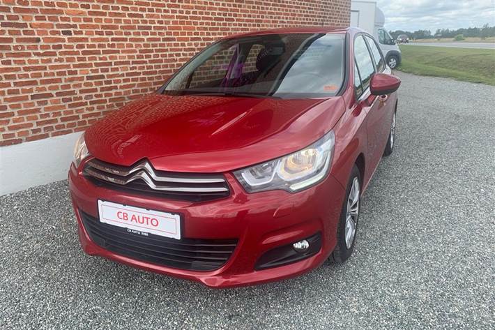 Rød Citroën C4 fra 2015