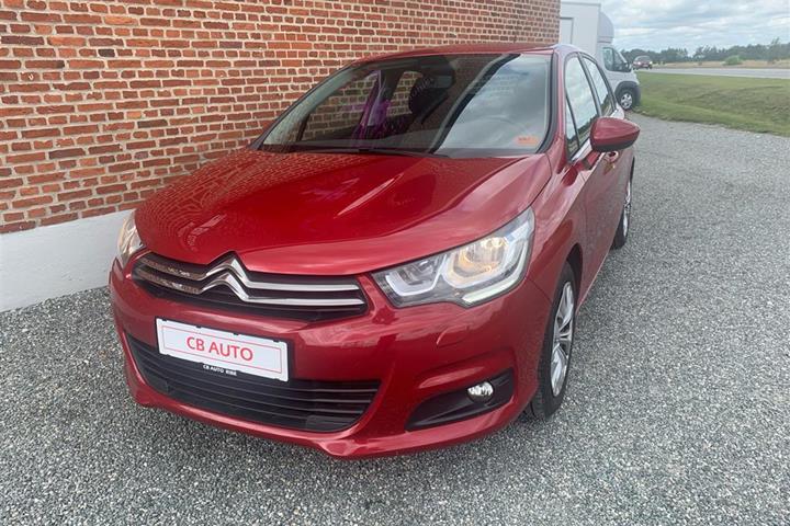 Rød Citroën C4 fra 2015