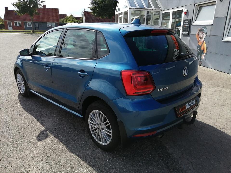 Blå VW Polo fra 2015