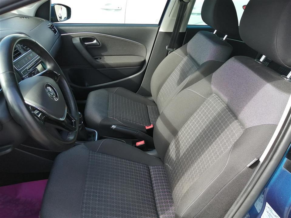 Blå VW Polo fra 2015