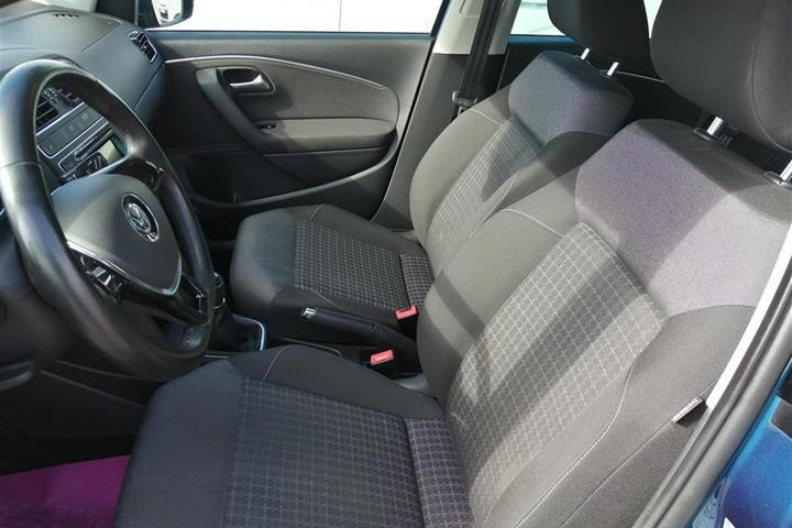 Blå VW Polo fra 2015