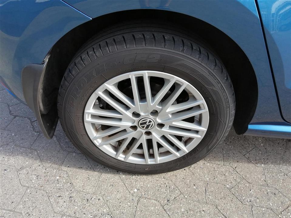 Blå VW Polo fra 2015