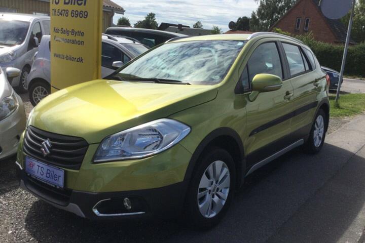 Grøn Suzuki S-Cross fra 2013