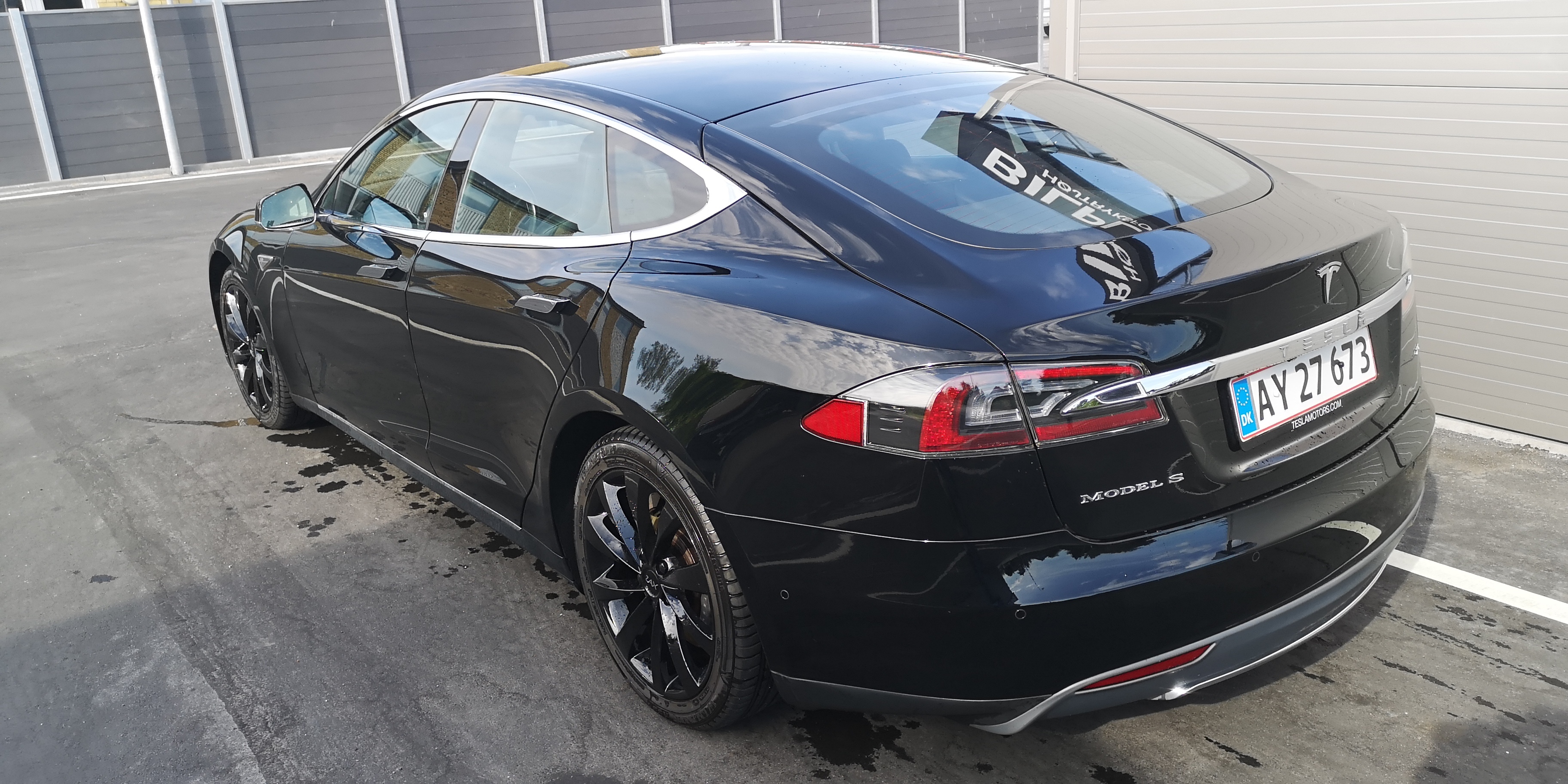 Sort Tesla Model S fra 2015