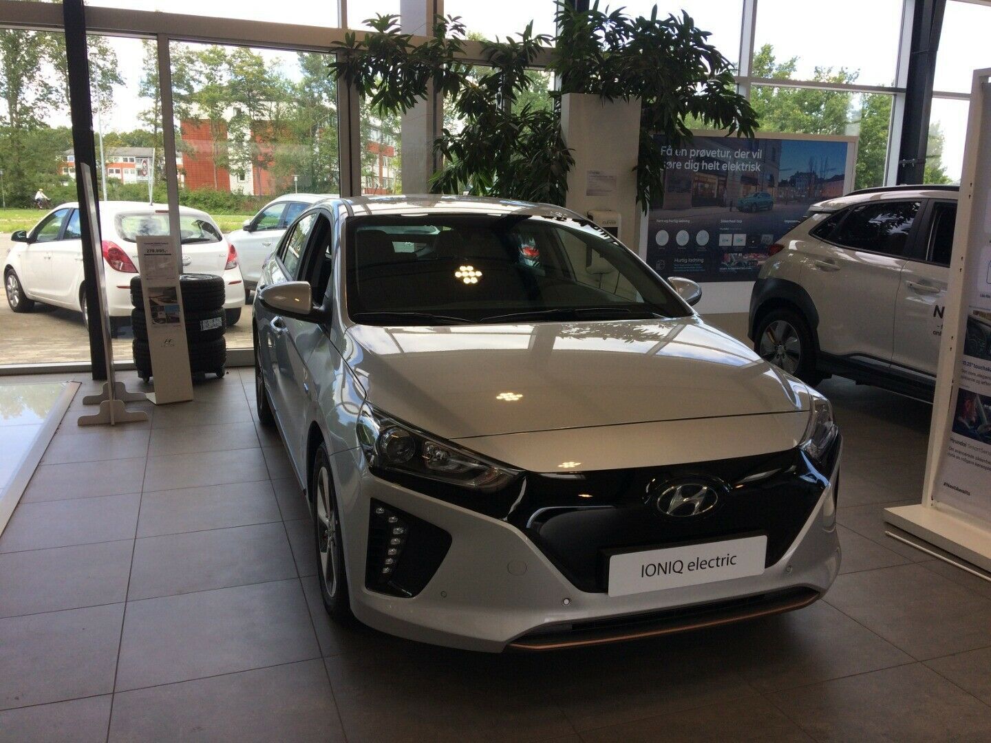 Grå Hyundai Ioniq fra 2019