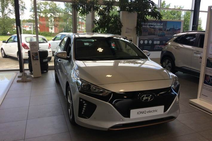 Grå Hyundai Ioniq fra 2019