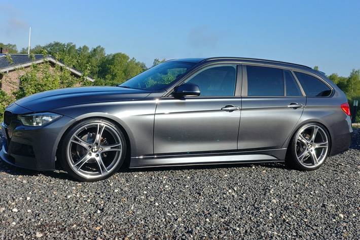 Grå BMW 320 fra 2014